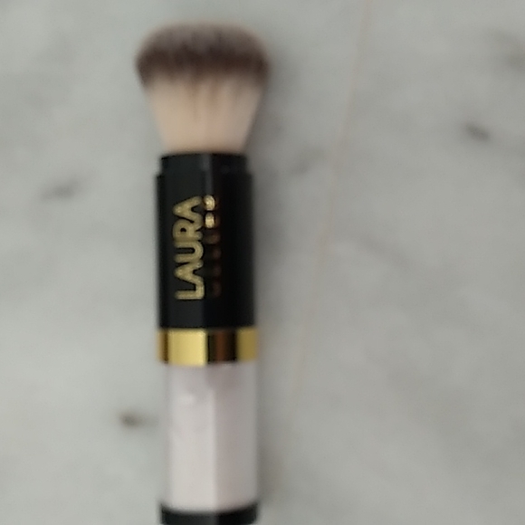 Laura Geller powder - Picture 3 of 7